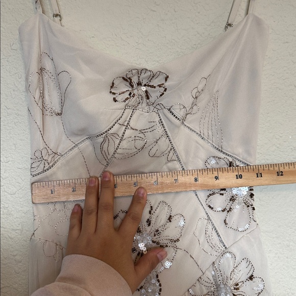 HOUSE OF CB 'Seren' Vanilla Embroidered Hand Beaded Floral Maxi Dress NWOT Sz XS - Picture 10 of 17